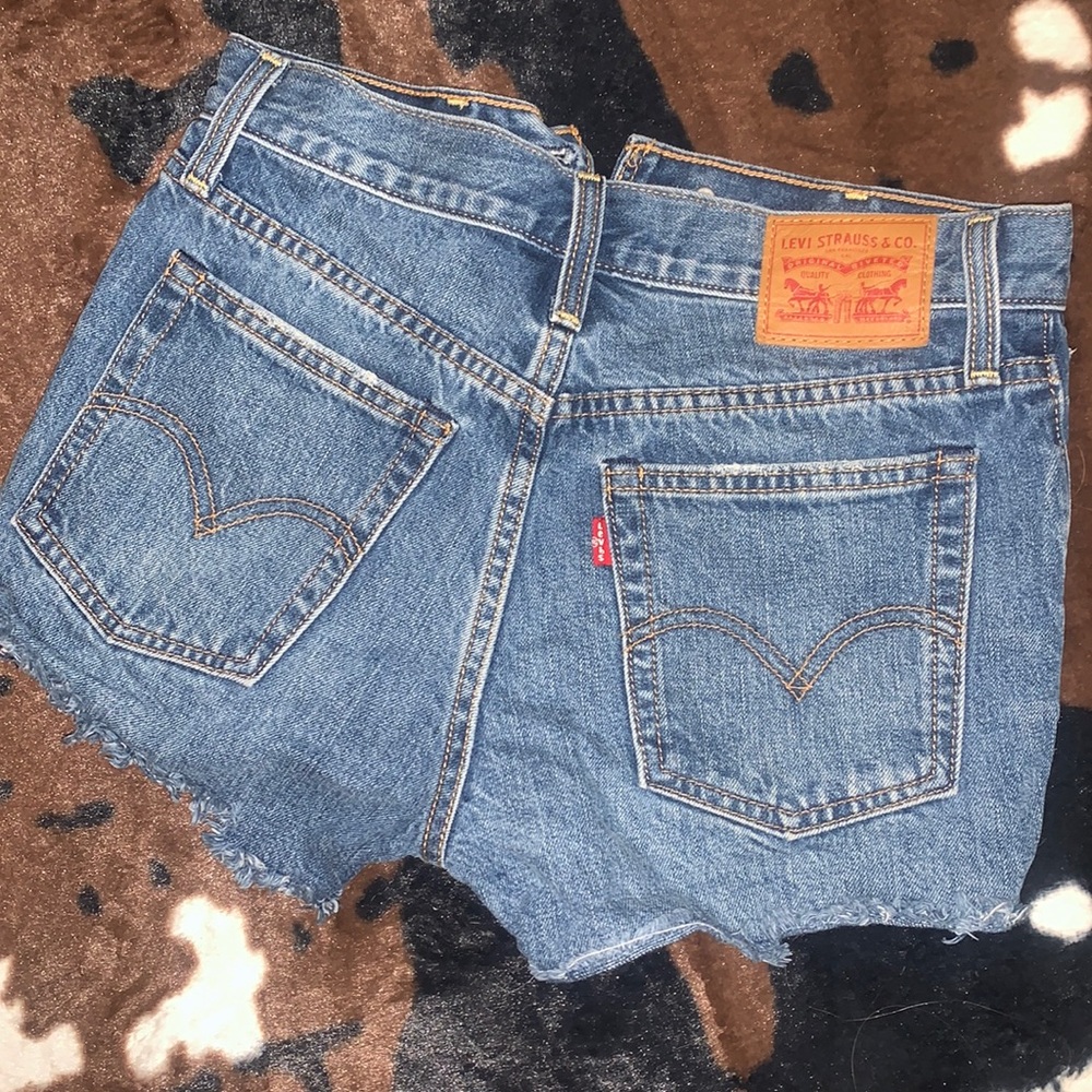 High waisted Levi’s jean shorts
